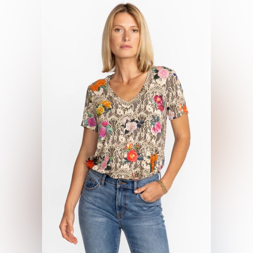 Johnny Was THE JANIE FAVORITE SHORT SLEEVE V‑NECK SWING TSHIRT